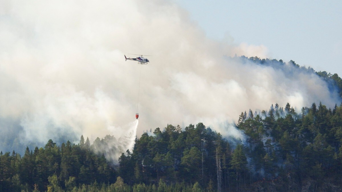 Setter inn ekstra skogbrannhelikoptre