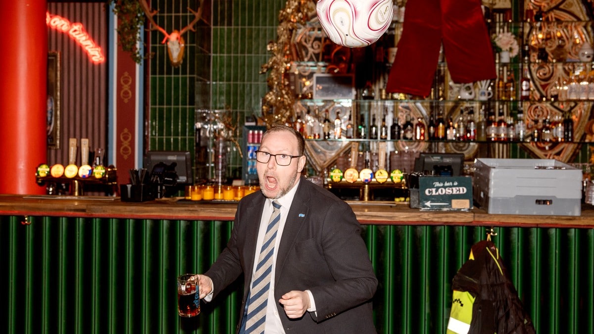 Høgre vil halde pubane opne lenge: – Viktig at folk får lov til å kose seg