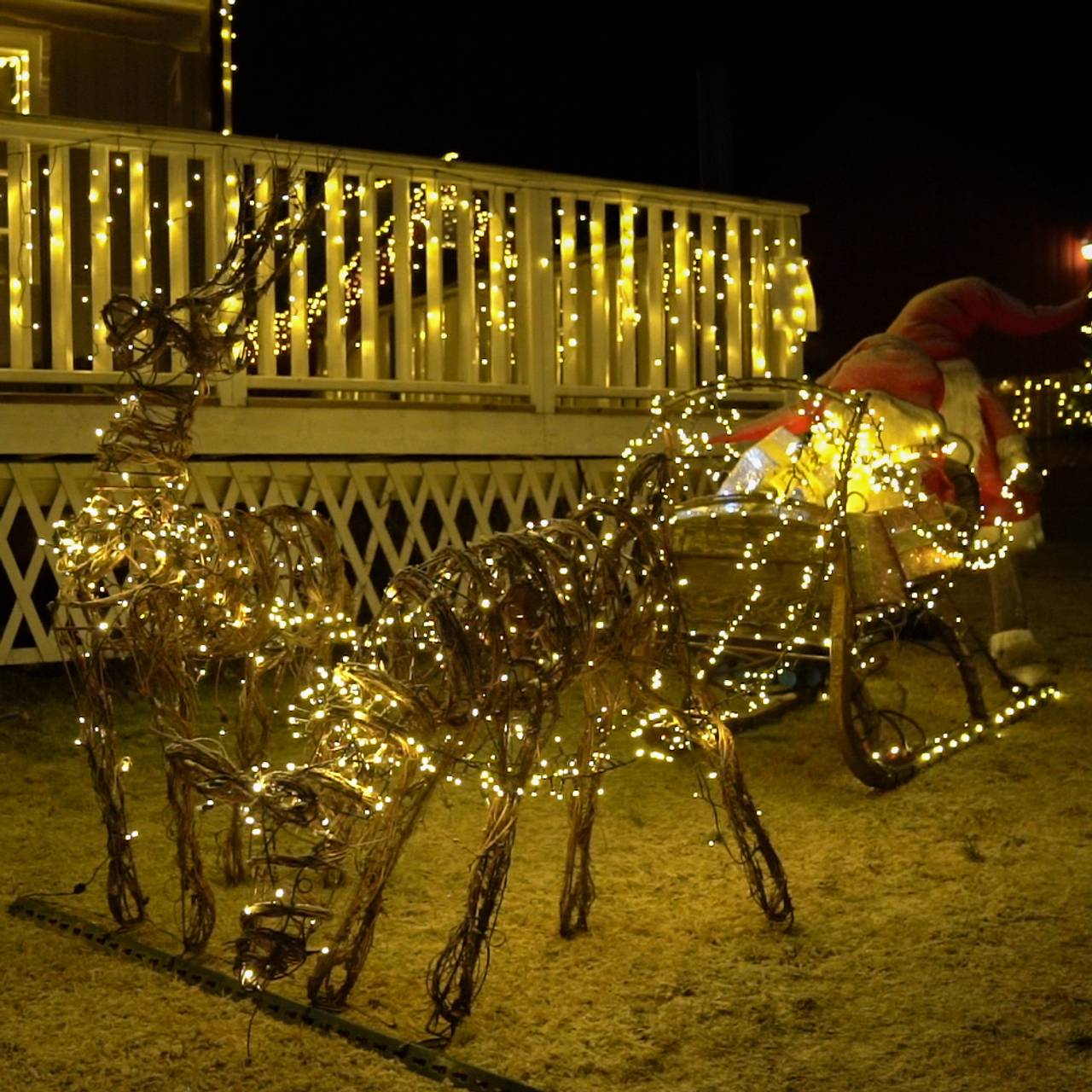 Julepynt. Julenisse med reinsdyr.