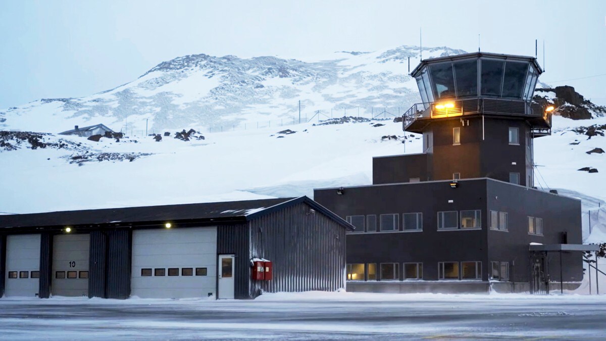 Evakuerer flyplassen i Honningsvåg
