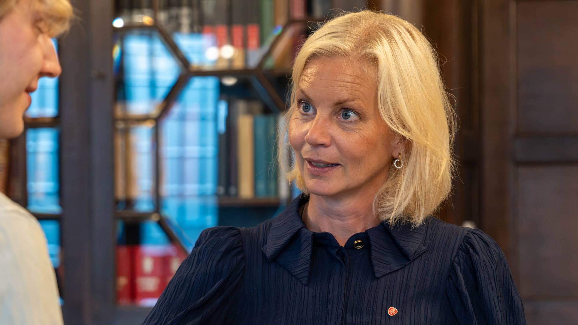 Portrettbilder av Sigrun Aasland (Ap) Forsknings- og høyere utdanningsminister.