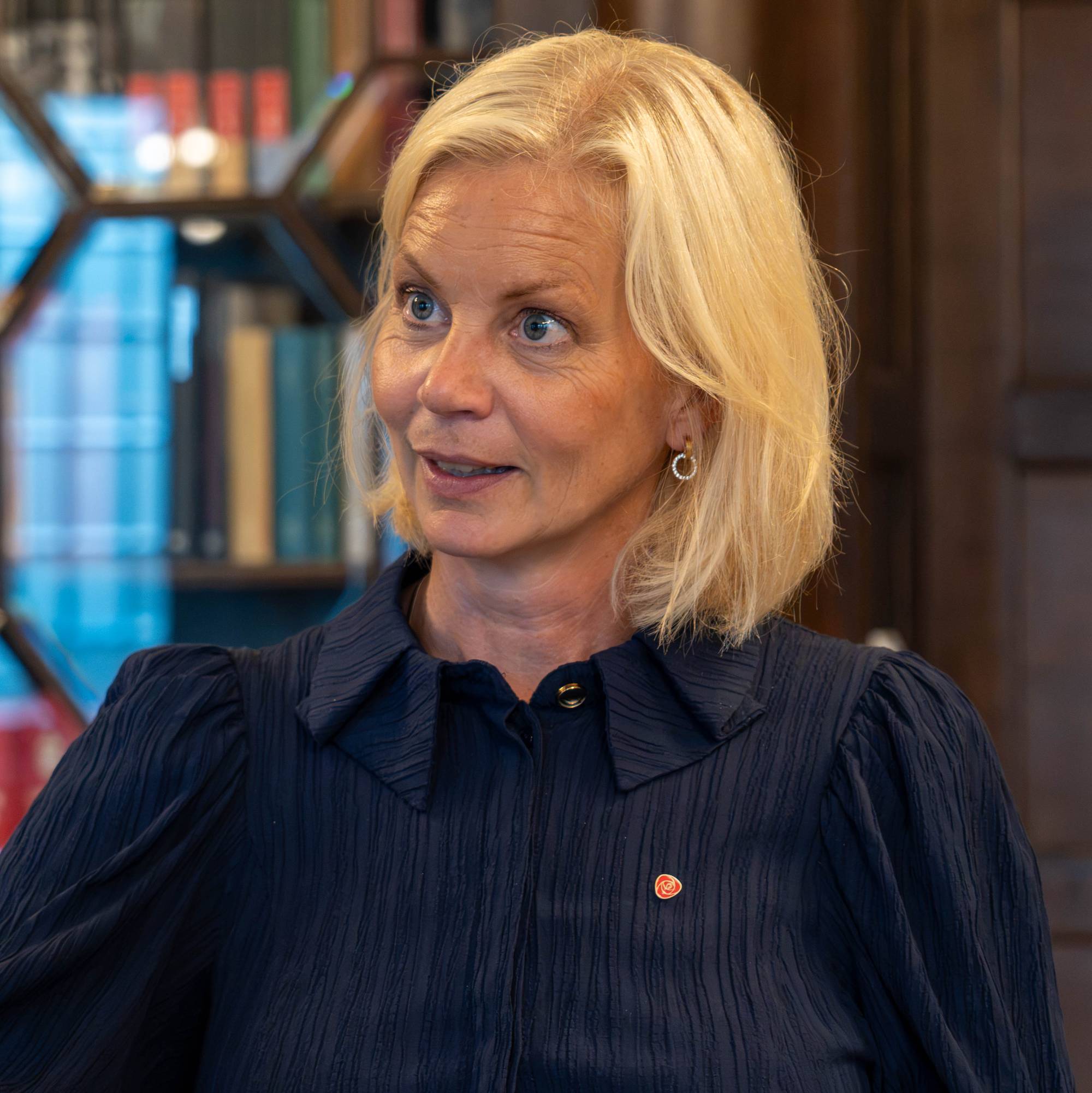 Portrettbilder av Sigrun Aasland (Ap) Forsknings- og høyere utdanningsminister.