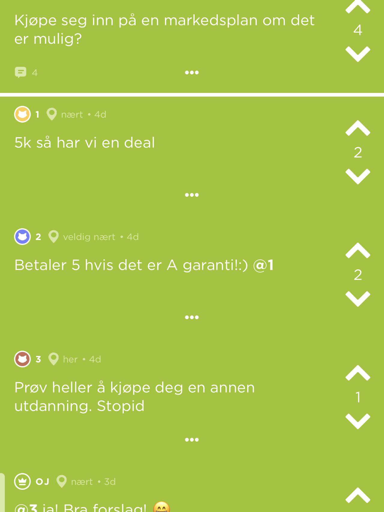 Studentar betaler seg inn på eksamenar ved BI