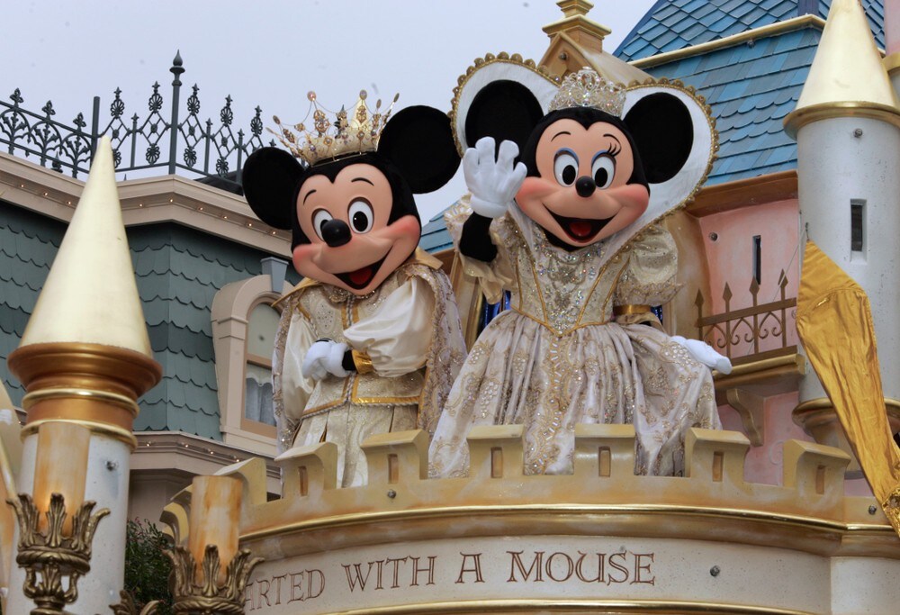 Disney-arving ut mot ledelsens lønnspakker: – Plyndring