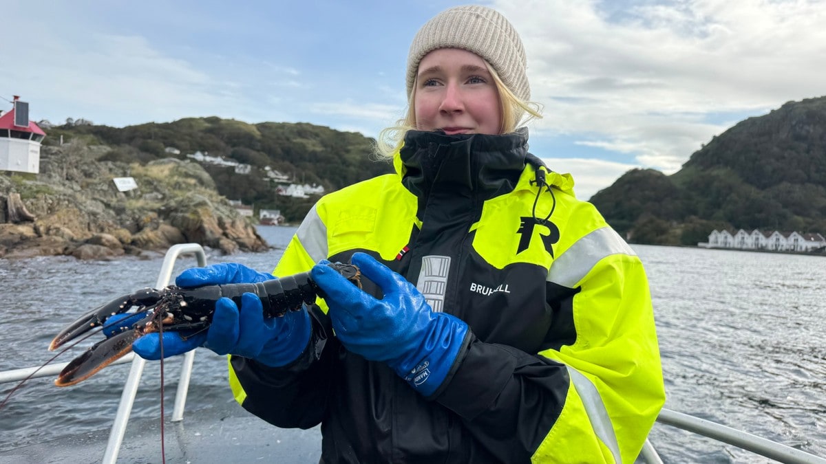 Lone (17) bryter med tradisjonene i hummerfiske