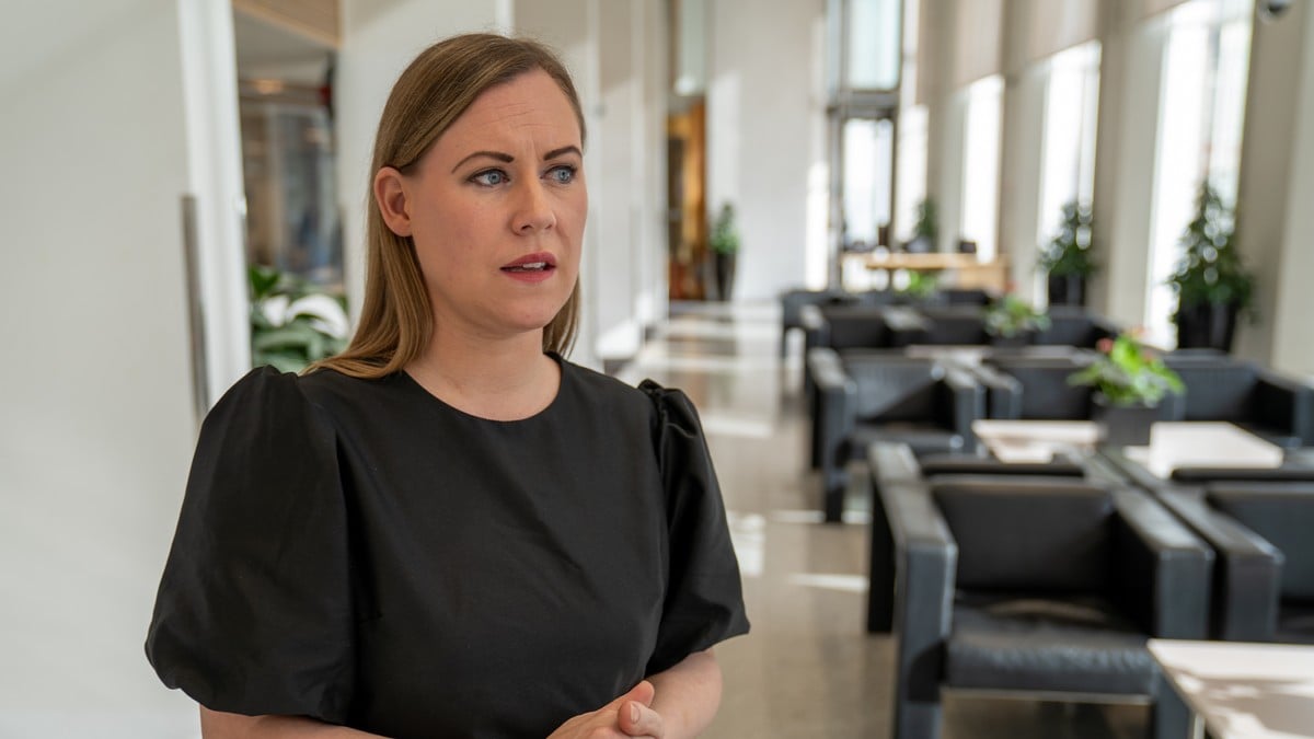 Regjeringen med nytt forslag: Vil la institusjoner låse døra og ta mobiler