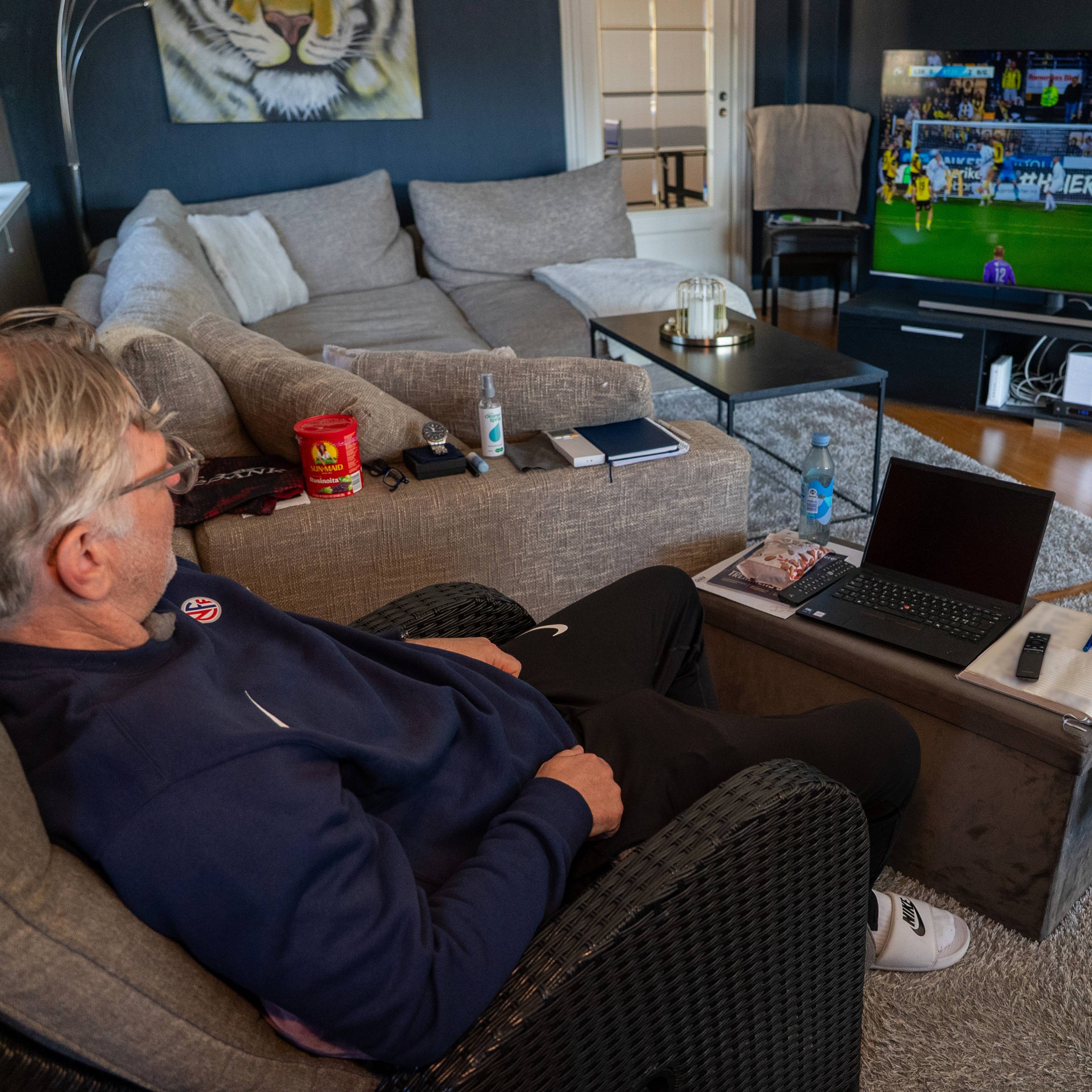 Kent Bergersen ser fotballkamp