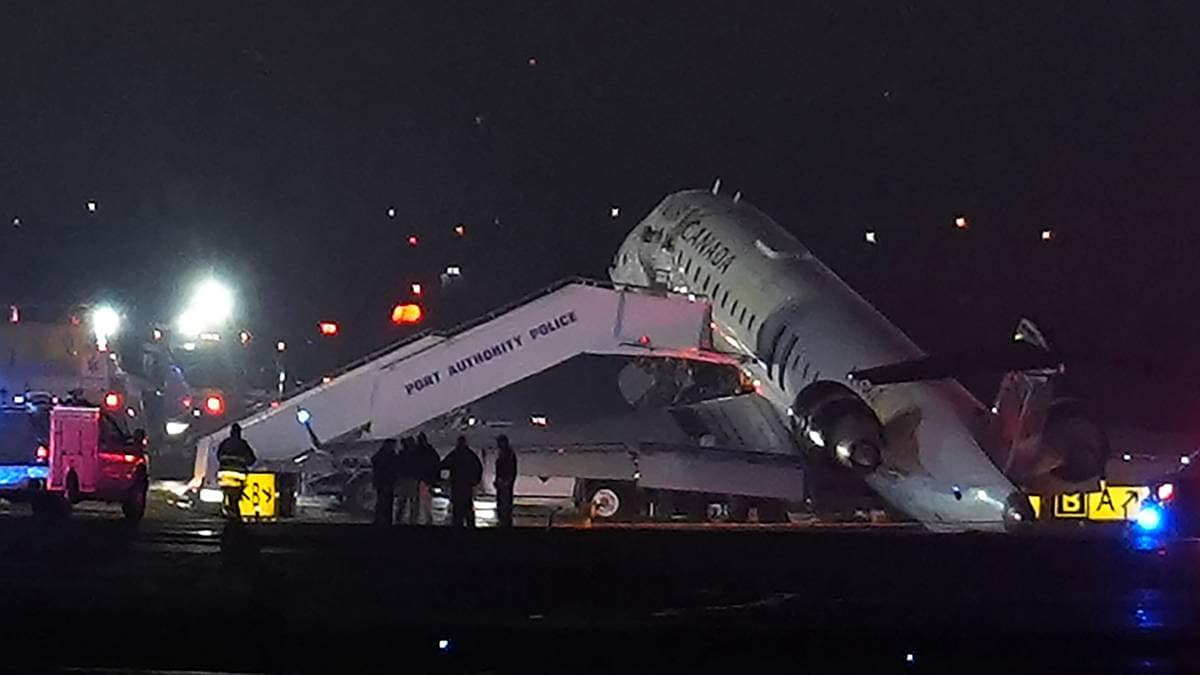 Fly kolliderte med kjøretøy på flyplass i New York