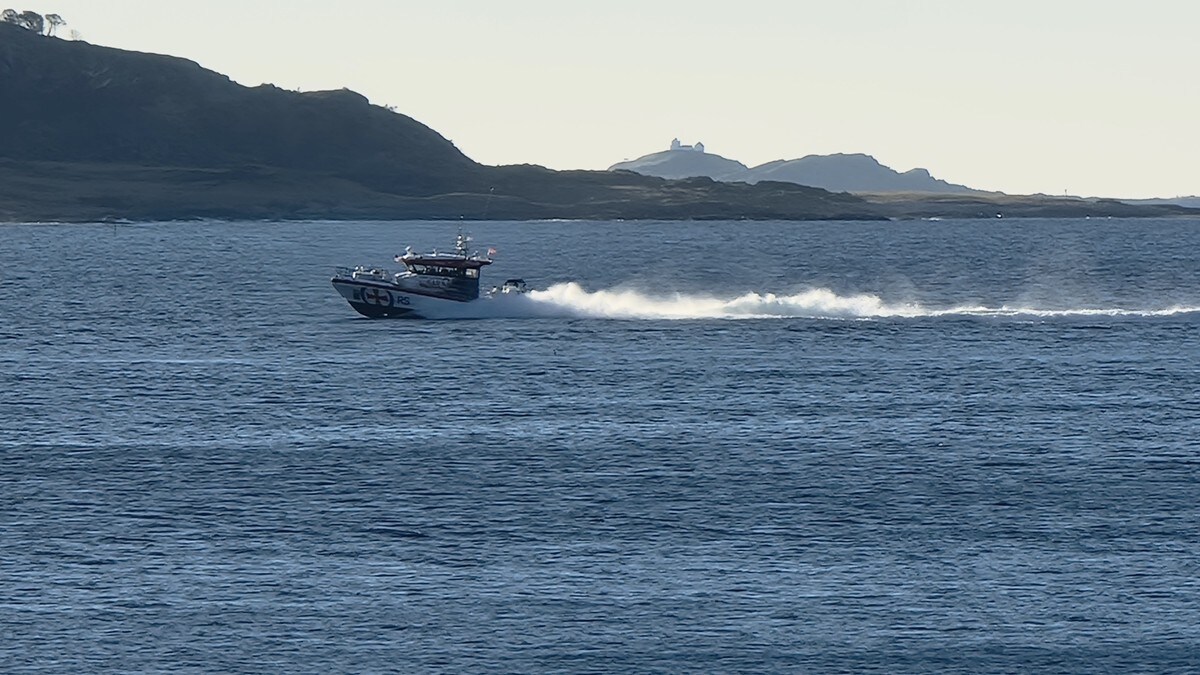 Båt på grunn utenfor Lepsøya – en person savnet