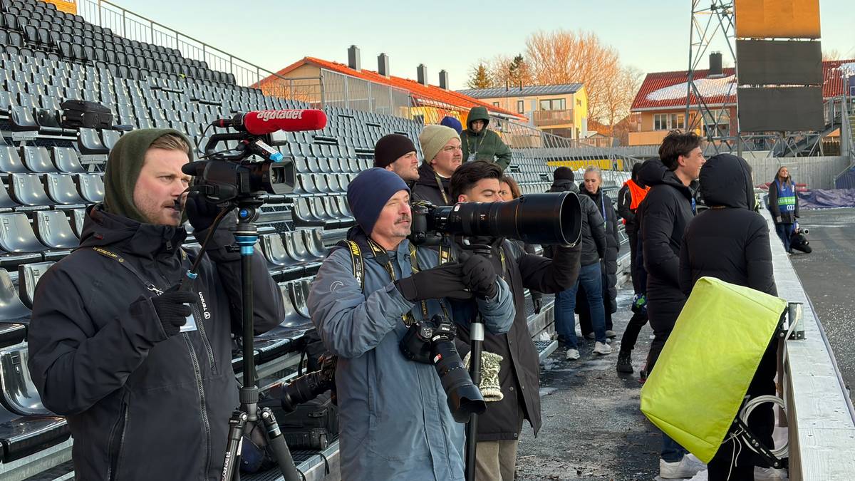 Se direkte nå: Kjetil Knutsen møter rekordstort pressekorps