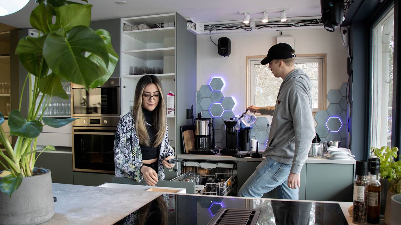 YouTuber Jonas Lihaug, e-sportreporter Donya Jabari