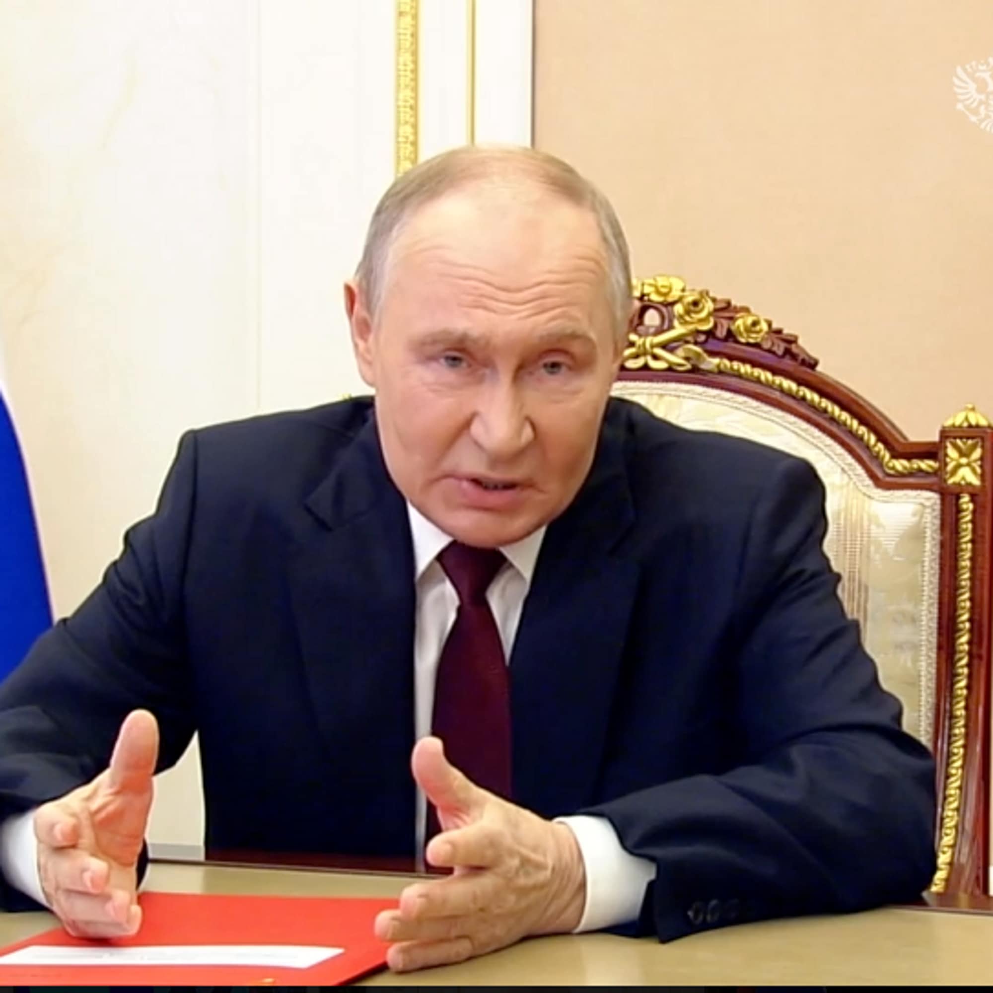 Putin snakker