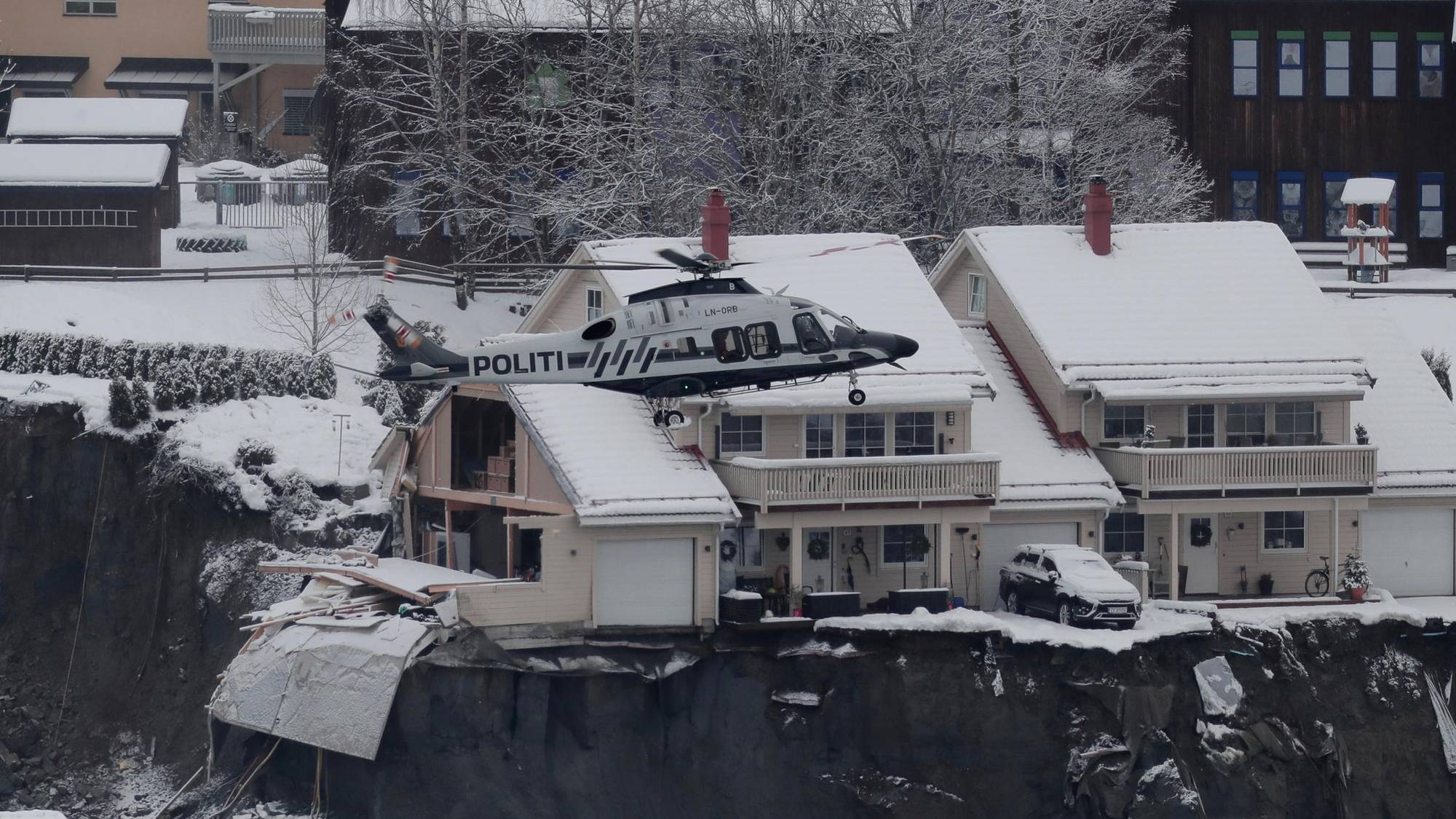 Оползень в норвегии. Оползень дом. Гейрангер-фьорд цунами. Цунами в норвегии гейрангер. Оползень в норвегии.
