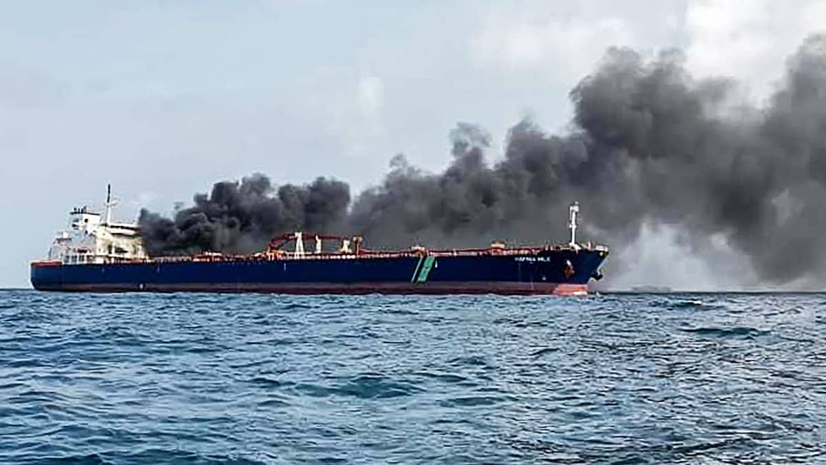 To oljetankere har kollidert utenfor Singapore