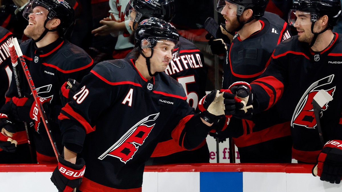 Aho avgjorde da Hurricanes slo Lightning 5-4