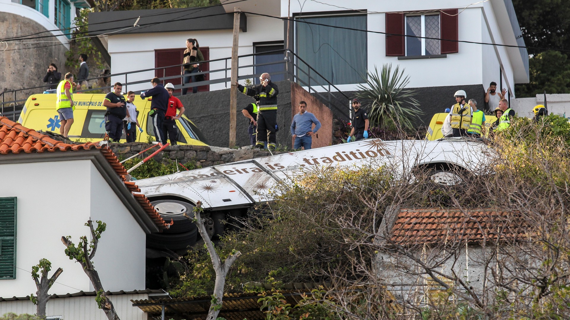 29 omkom i bussulykke på Madeira
