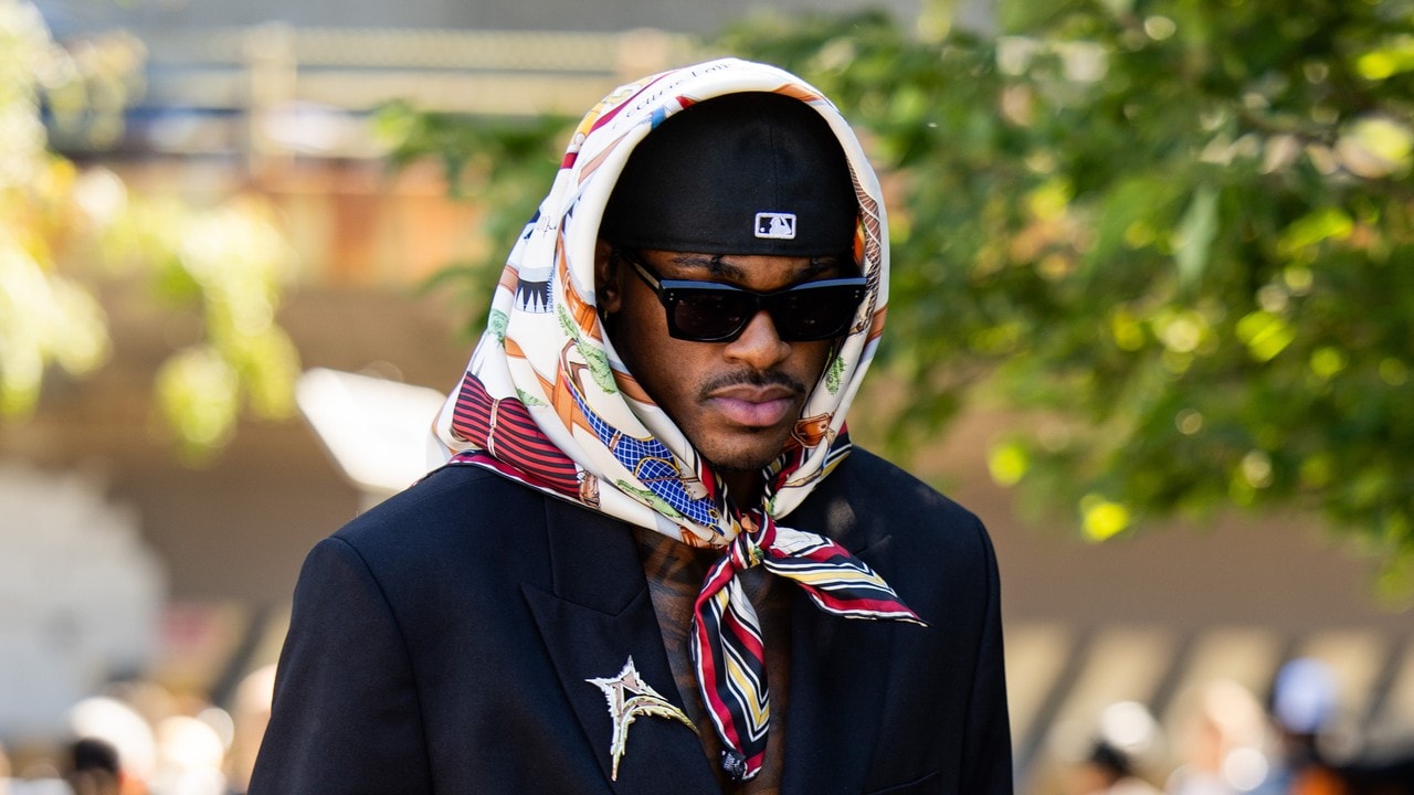 Farvel anonyme gubbe, velkommen påfugl