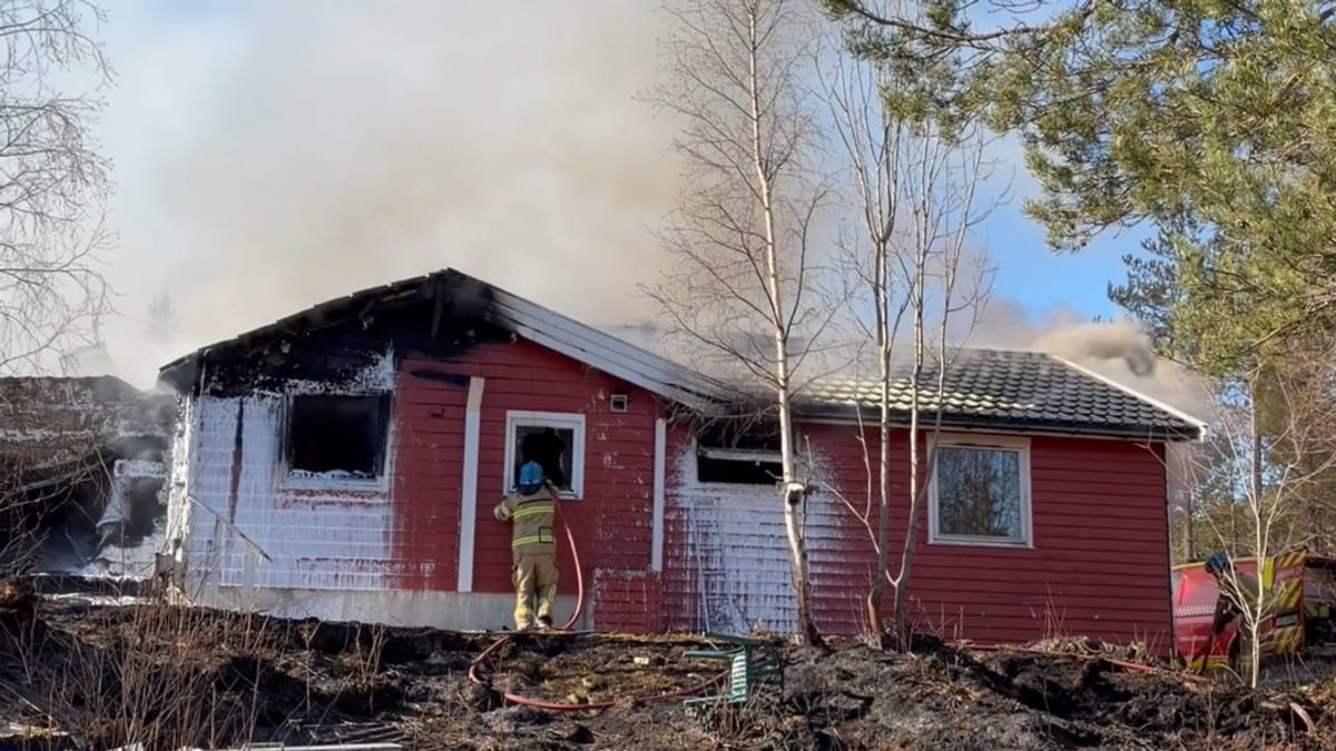 T&oslash;mte nesten bekken under slokkingsarbeidet