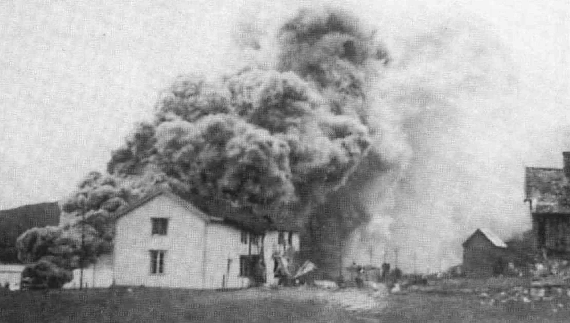 Brennende hus i Bjerkvik i 1940