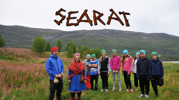 To lag konkurrerer i forskjellige oppgaver basert på tradisjonelle samiske gjøremål.