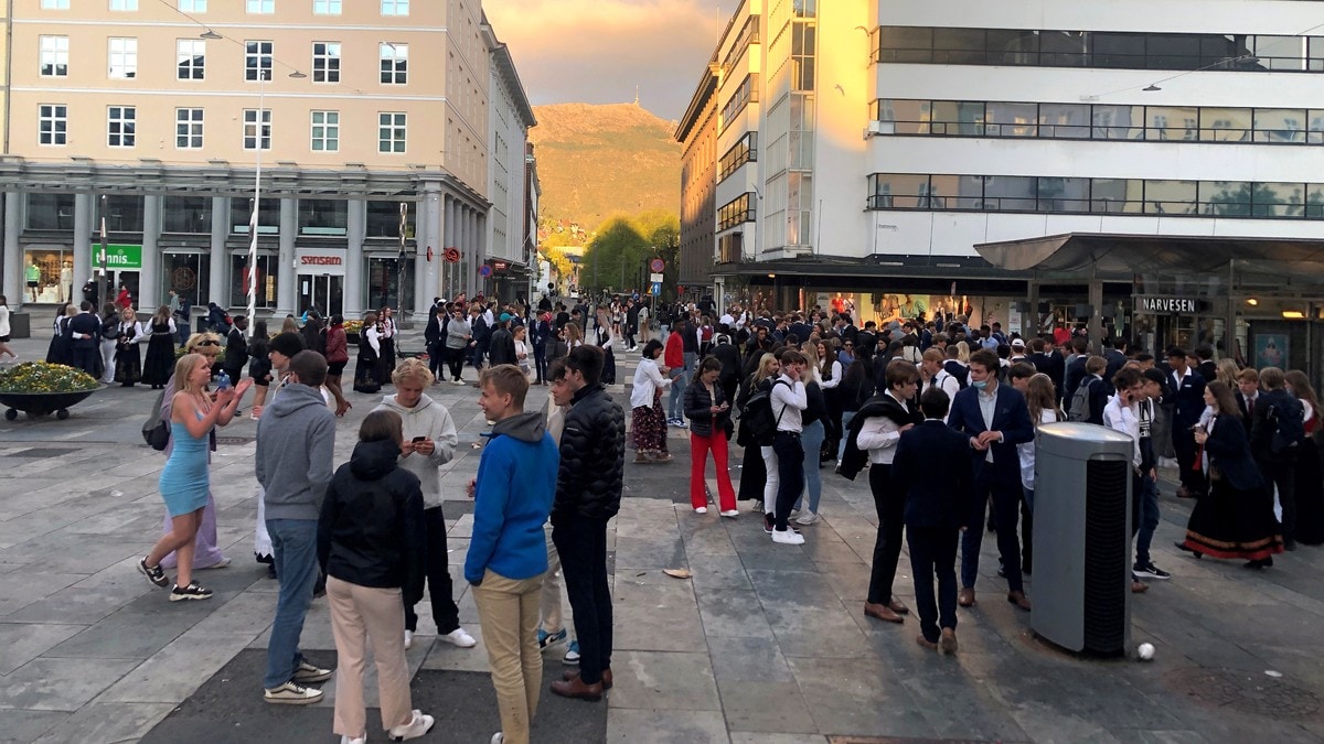 Nye koronaforelegg: Fest i Bergen sentrum kosta deltakarane 120.000 kroner