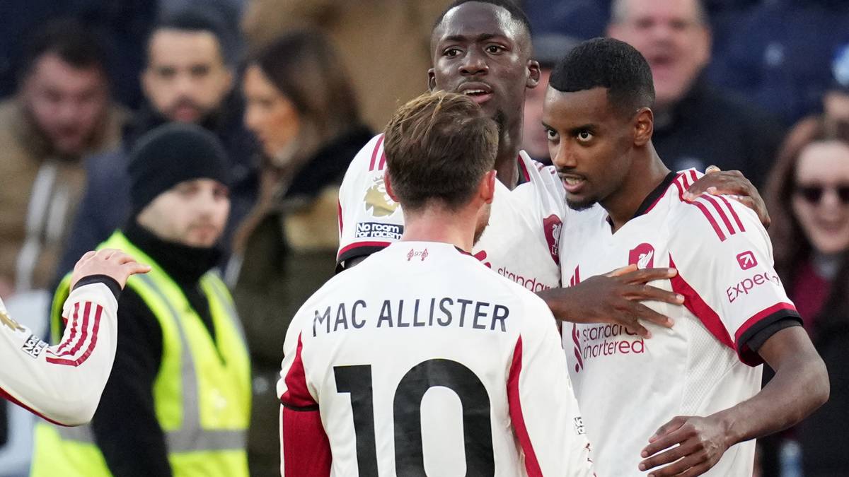 Isak scoret sitt første Premier League-mål for Liverpool