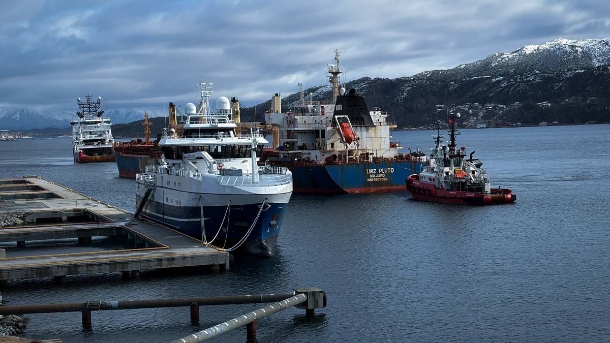 LMZ Pluto er endeleg slept til kai – ein krevjande redningsaksjon