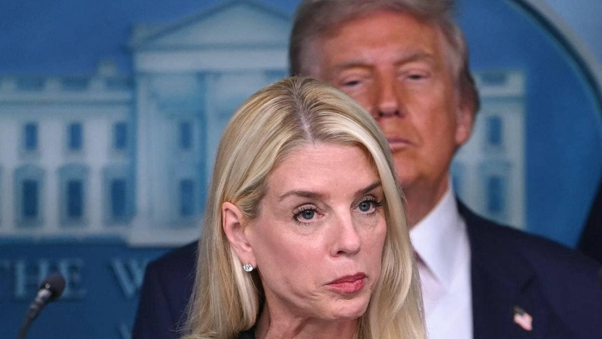 Donald Trump har sparket justisminister Pam Bondi