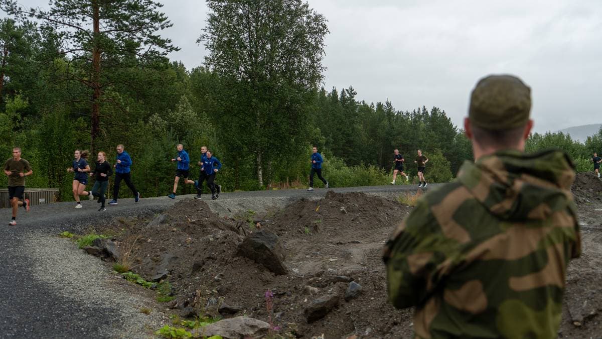 1 av 4 har ikke god nok kondis til førstegangstjeneste: – En sommerkropp er ikke en soldatkropp