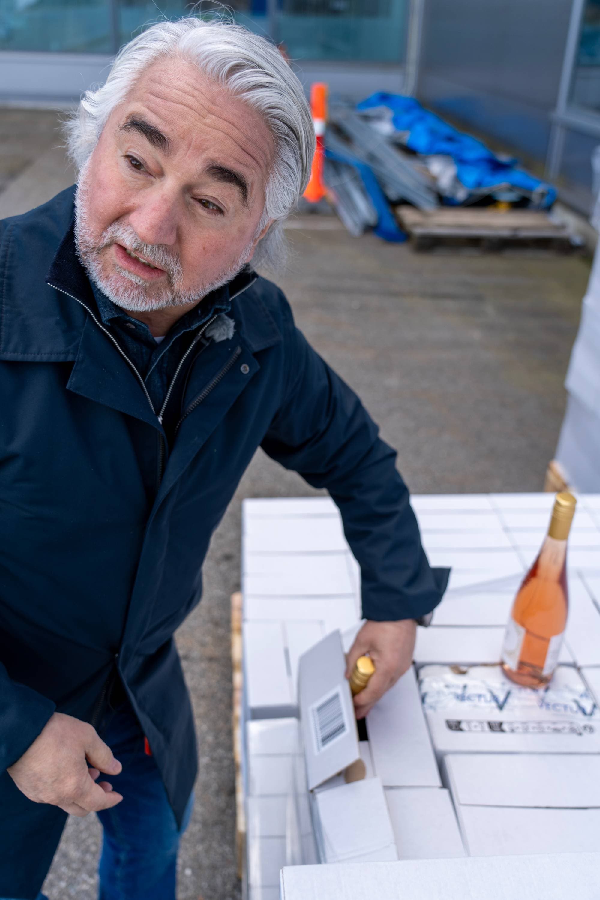 Vinkartonger og vinflasker