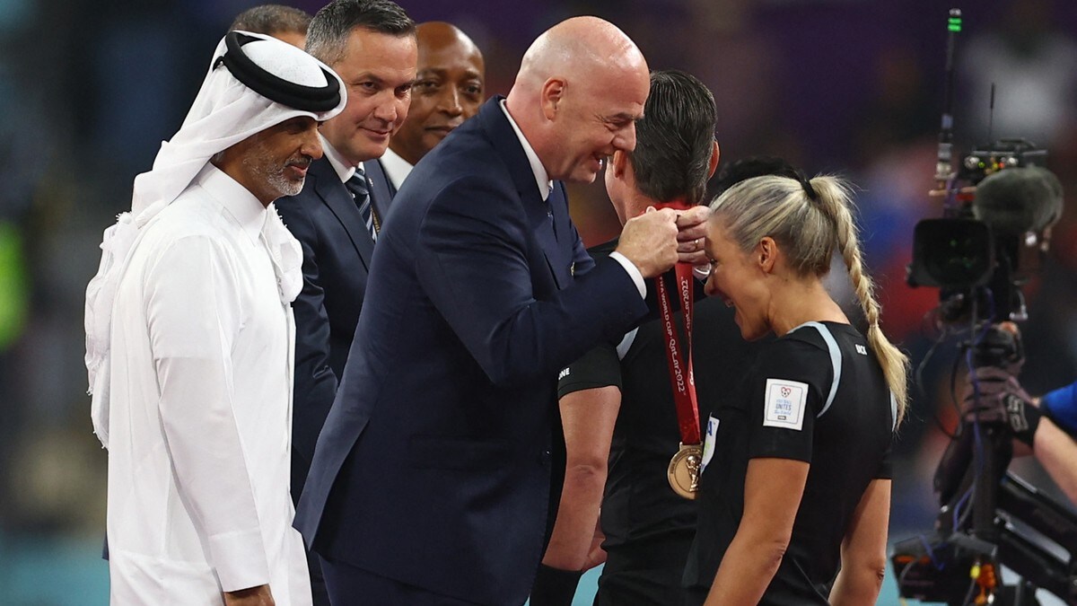 Qatars fotballpresident tok alle VM-dommerne i hånda – unntatt den kvinnelige