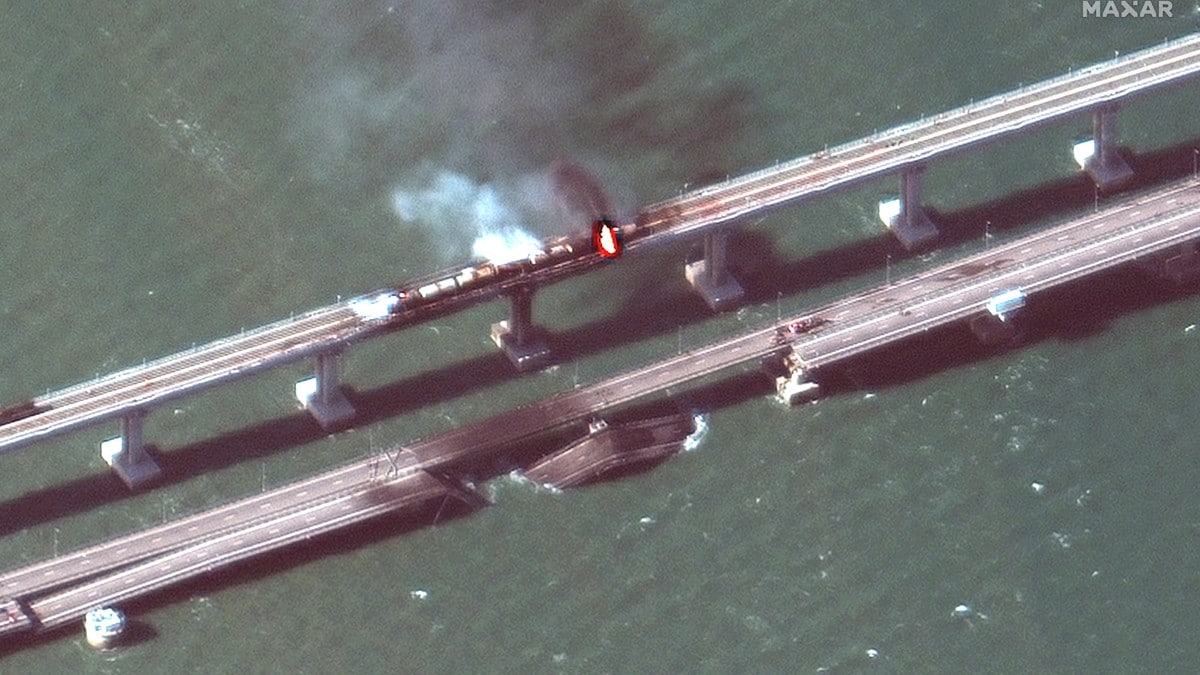 Satellittbilder viser ødeleggelsene på Kertsjbroen