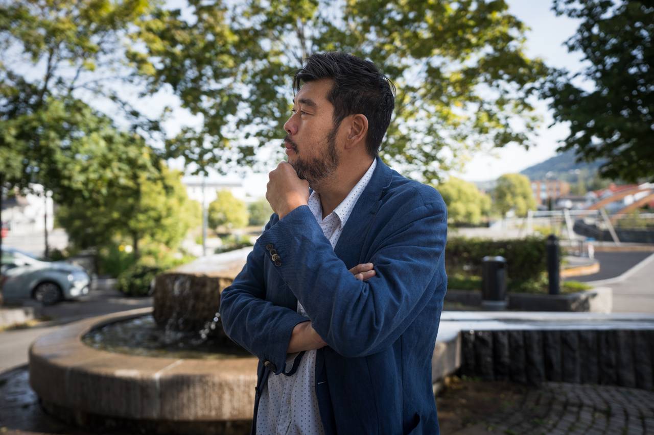 TAKKNEMLIG: Hai Hang tilbake på tomta der han opplevde sammenstøtene for 30 år siden.
