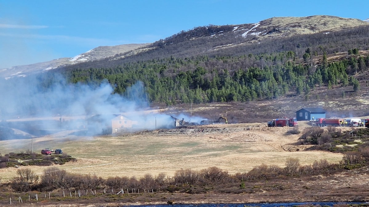 Brann ute av kontroll i Folldal