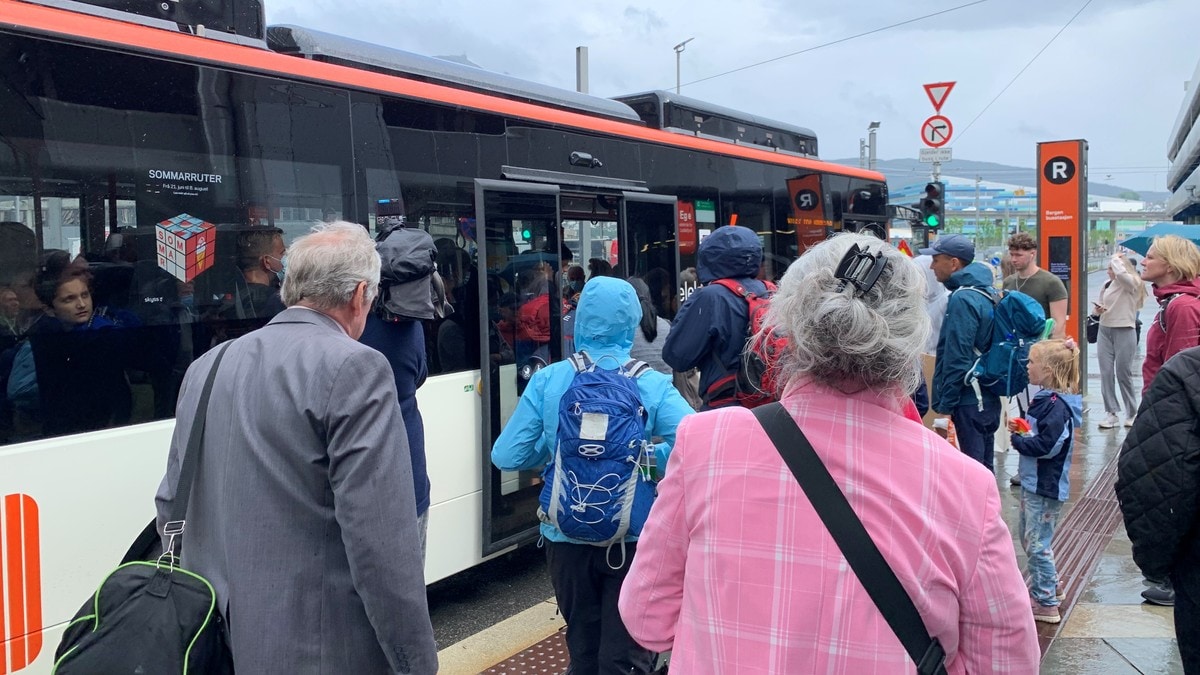 Kaos i kollektivtrafikken i Bergen: Bybanen sto stille i åtte timer