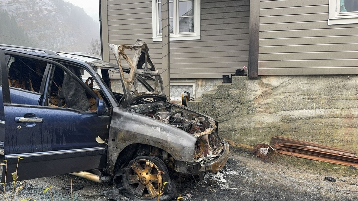 Dieselbilen tok fyr rett ved huset