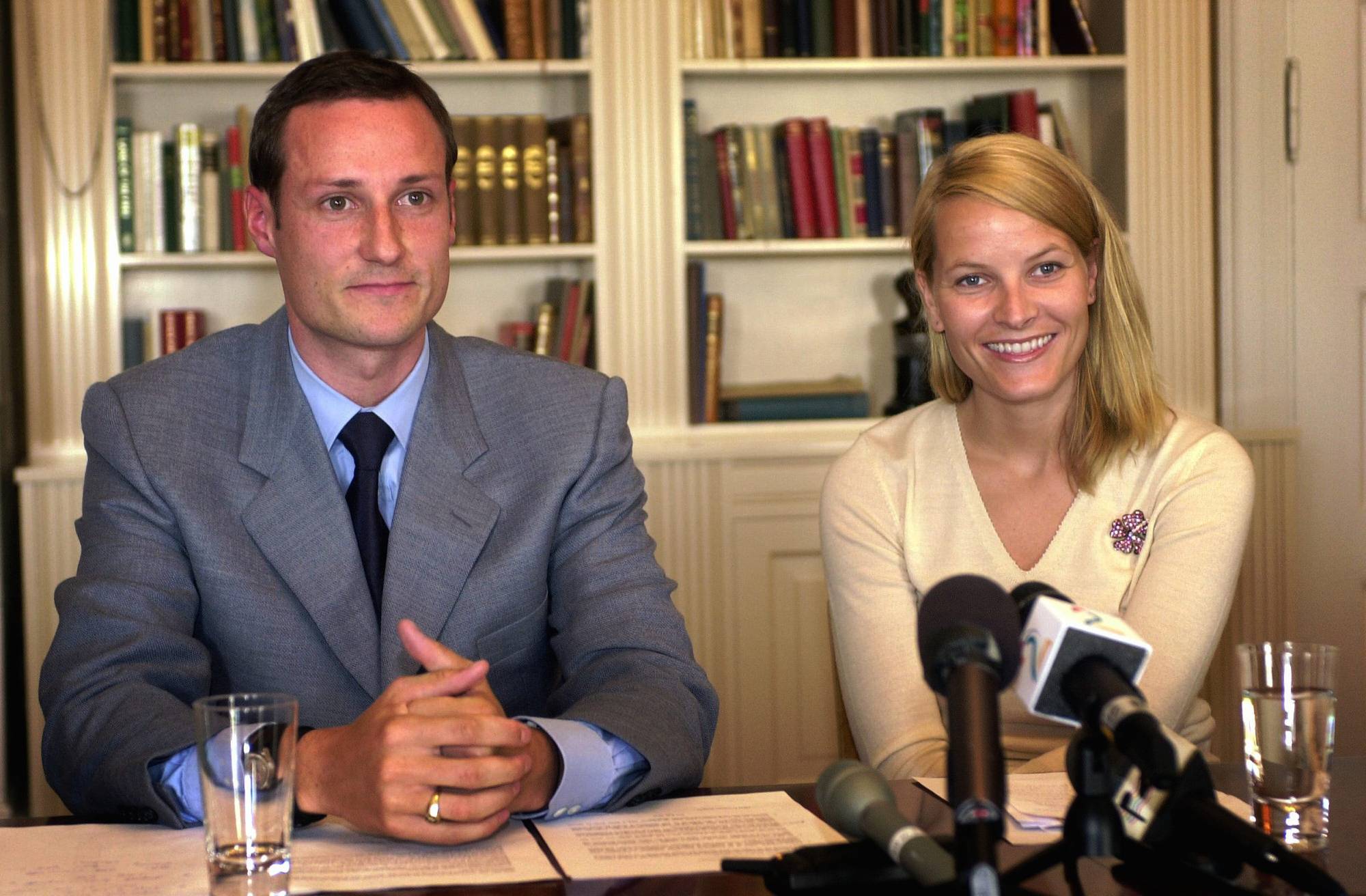 Kronprins Haakon og Mette-Marit Tjessem Høiby presenterte Kronprinsparets fond i forkant av bryllupet deres sommeren 2001