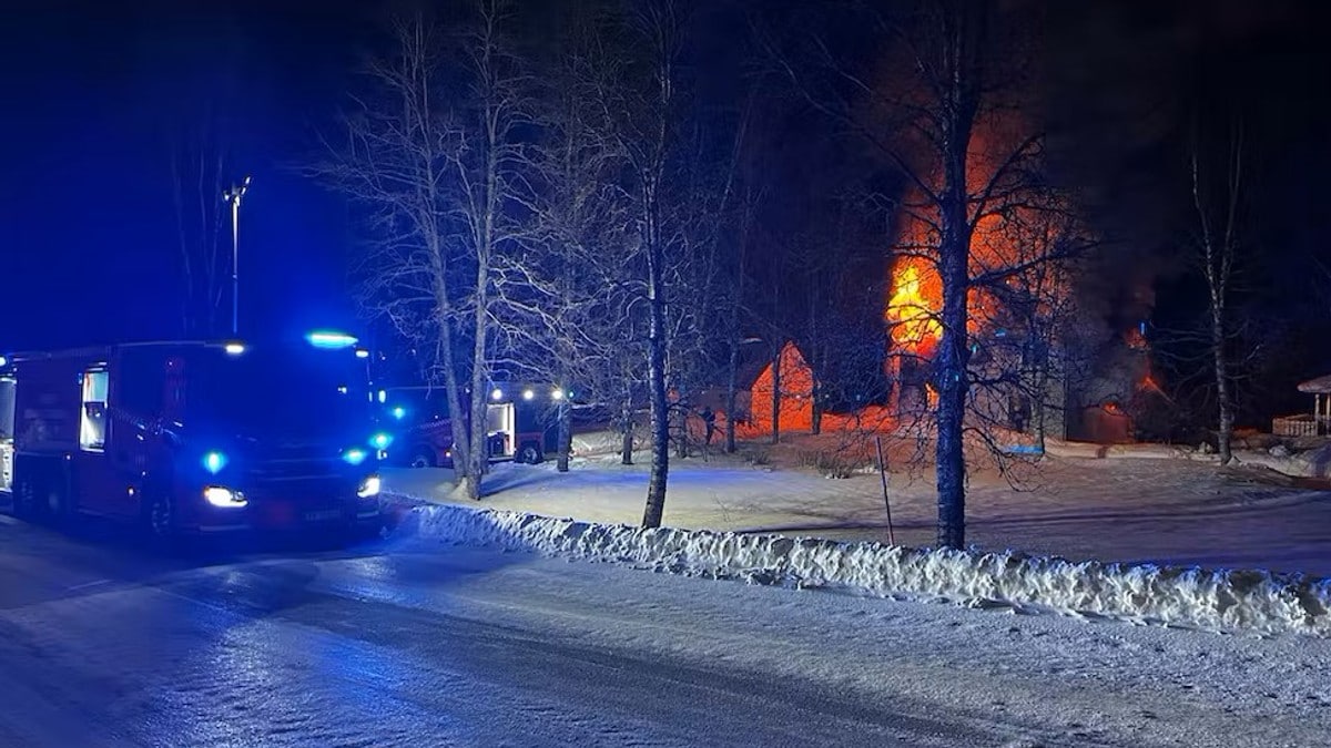 Brann i bolig i Korgen - fare for spredning