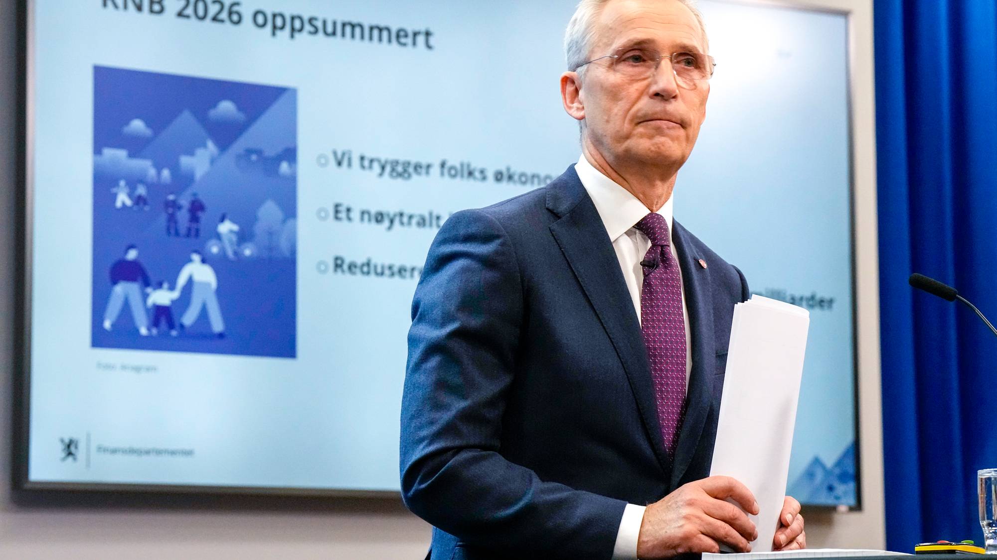 Finansminister Jens Stoltenberg la frem revidert nasjonalbudsjett i mai. 