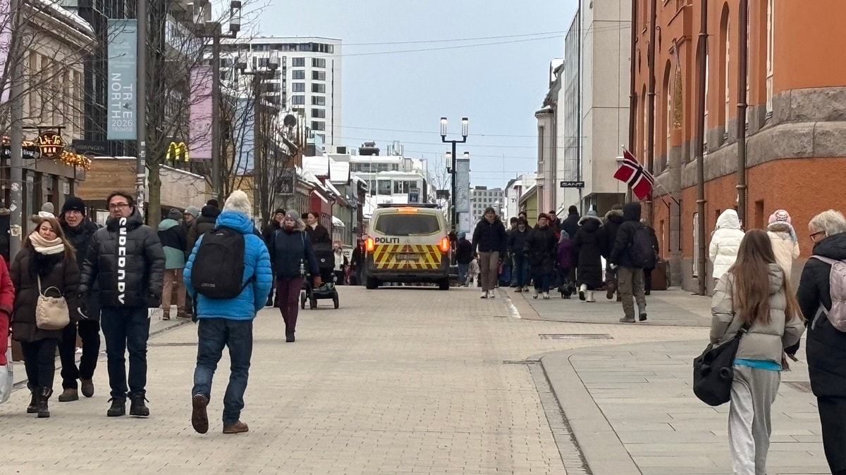 Politiet leitar etter truande mann med kniv i Tromsø