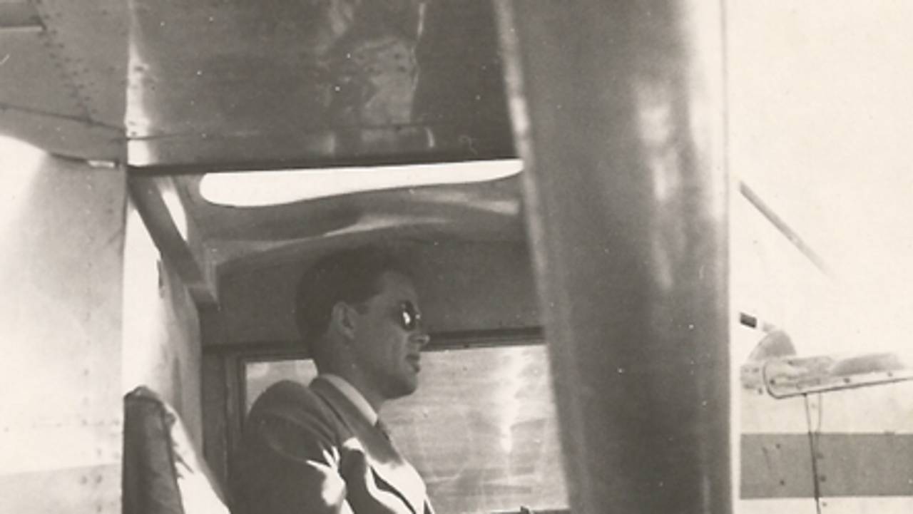 Ole Reinert Berg-Olsen jobbet i Vestlandske Luftfartselskap. I 1948 kom prototypen på en ny flytype. I Høsten 1949 var tiden kommet for å introdusere flyet for potensielle norske kjøpere og forsvaret.