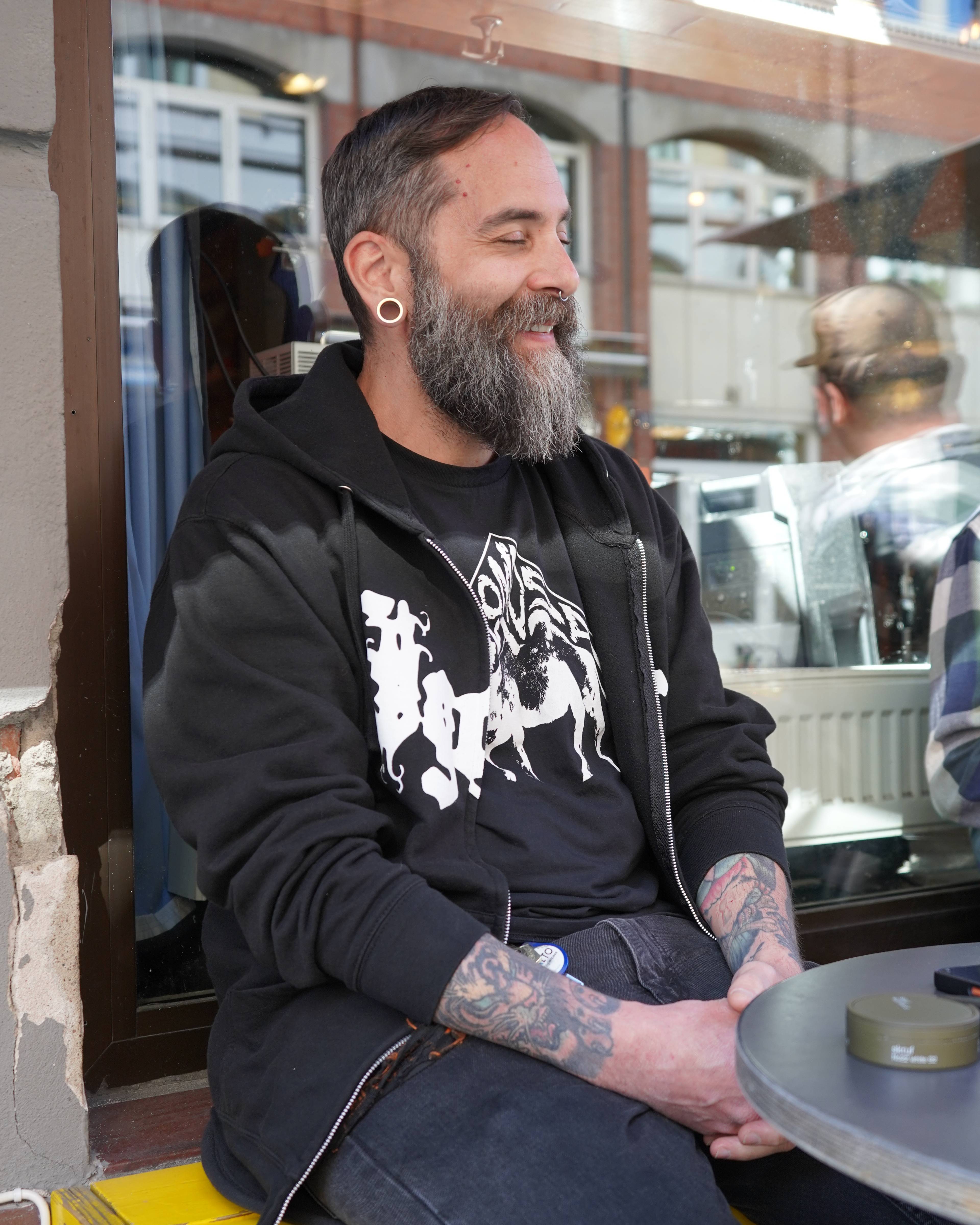 Bilder av Oskar Myrseth, gitarist i Agabas - og Kyros på Brewgata bar.