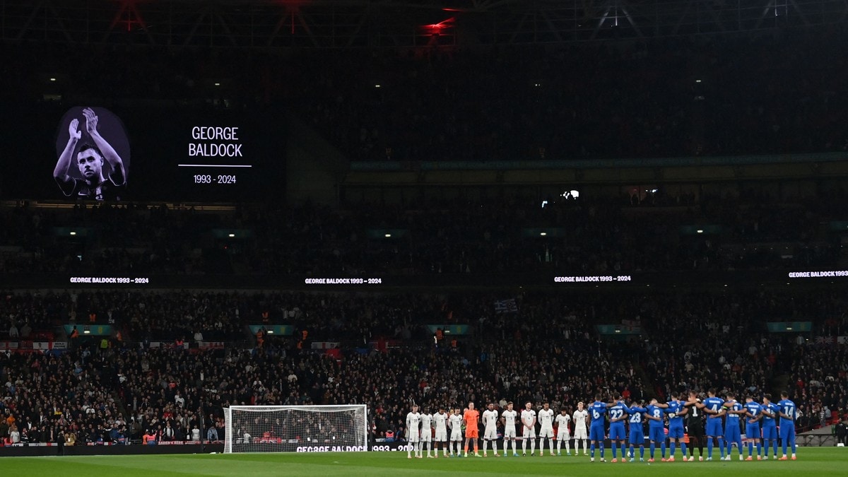 Wembley hedret avdøde George Baldock før nasjonsligakamp