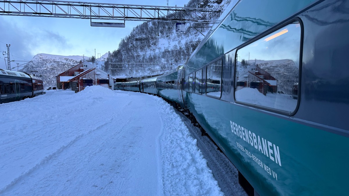 Togstans på Bergensbanen strandet passasjerer i kulden