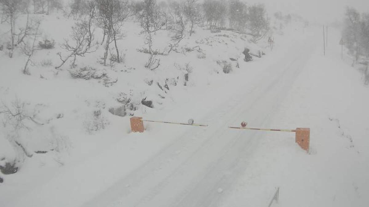 Kolonnekjøring på flere fjelloverganger – NRK Vestland