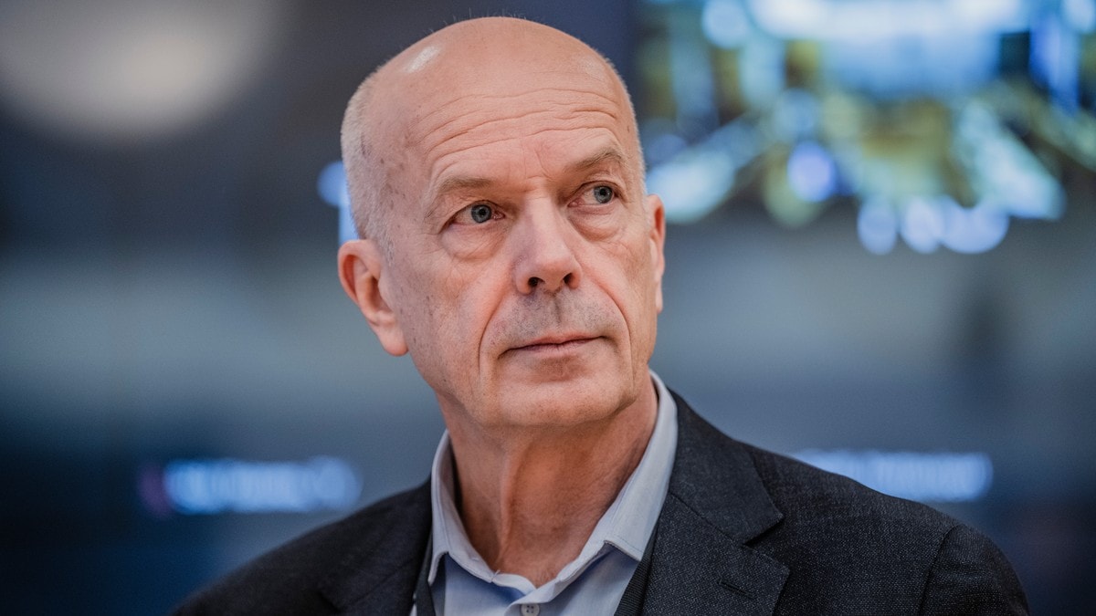 Elkem-sjef Helge Aasen g&aring;r av