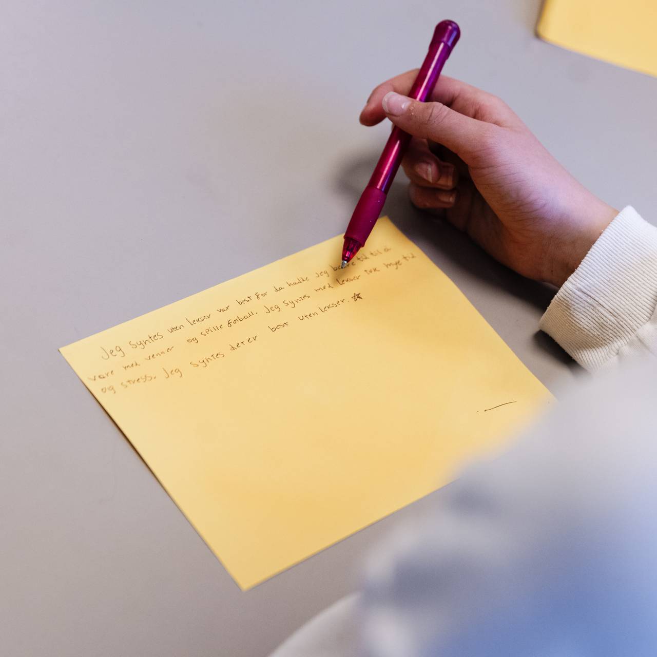 Skriver tekst om leksefri skole