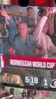 Landslagsspillerne Erling Braut Haaland og Leo Skiri Østigaard dukket opp på jumbotronen i Stanley Cup-finalekampen.