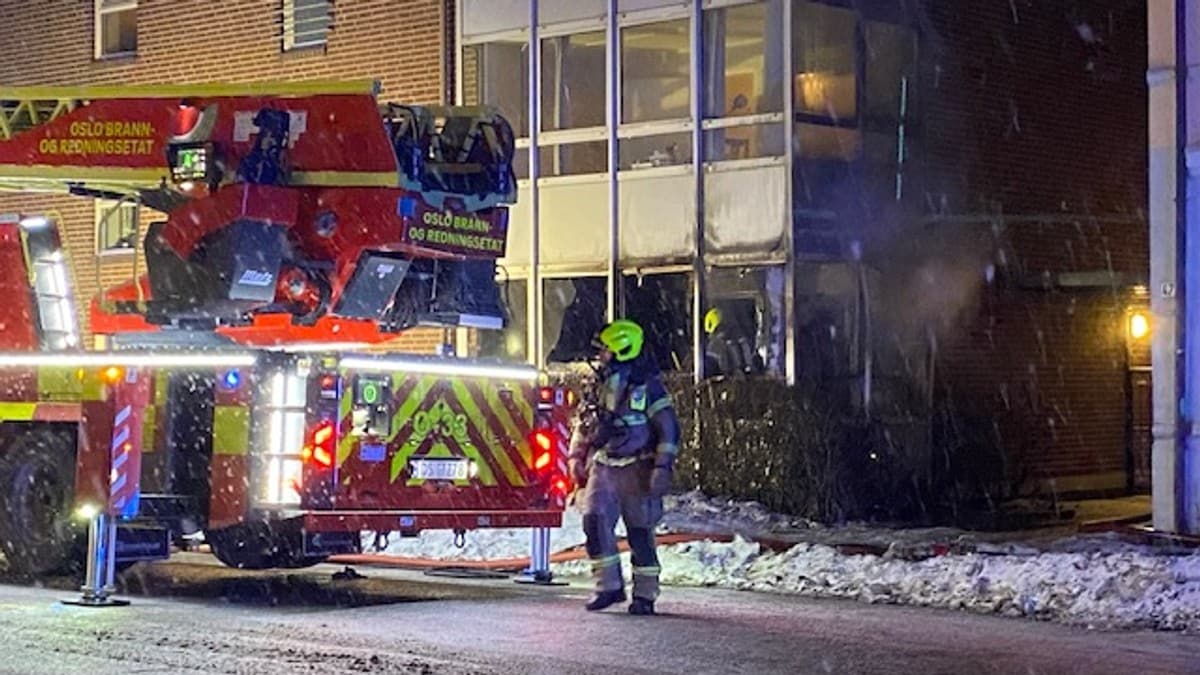 Brann i leilighet i Oslo – to personer til sykehus