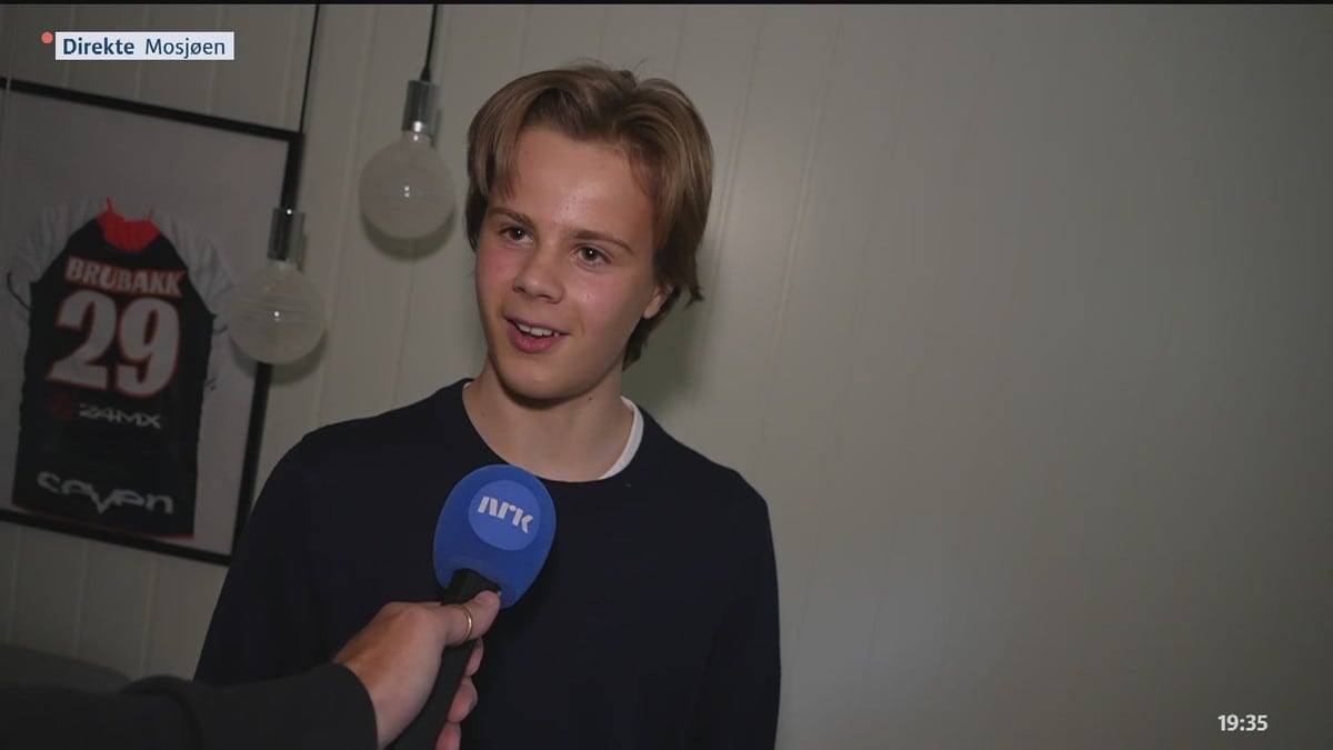 Mange elever må flytte hjemmefra før skolestart – Johan pakker ned gutterommet